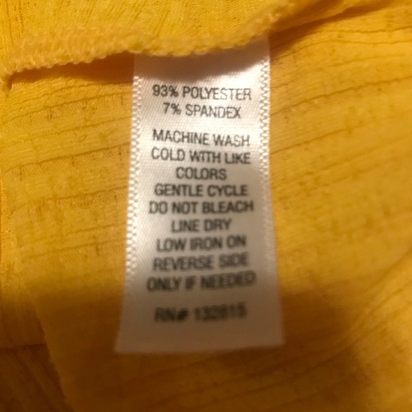 Passports top size XL, yellow colored with a tie knot. - Picture 6 of 7